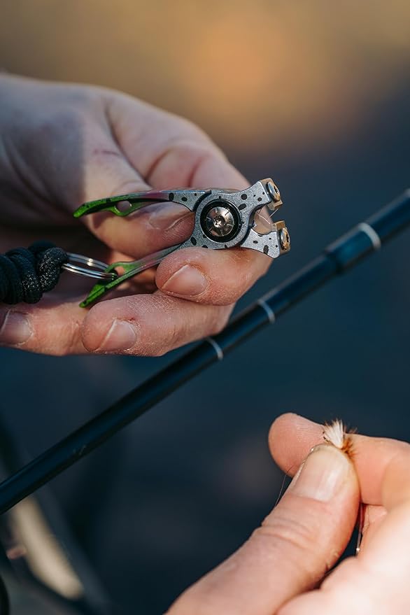 Umpqua River Run Nipper with Retractor