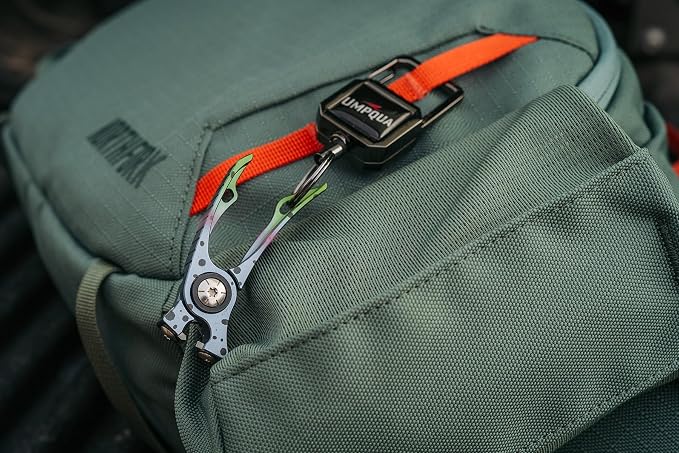 Umpqua River Run Nipper with Retractor