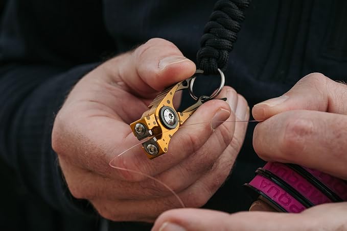 Umpqua River Run Nipper with Retractor