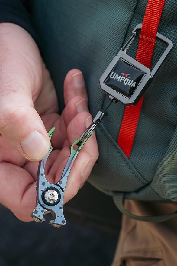 Umpqua River Run Nipper with Retractor