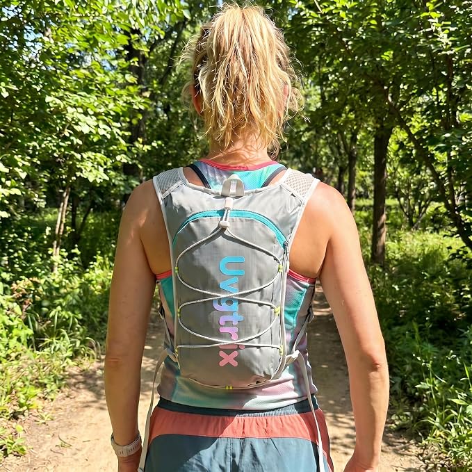 Hydration Vest Backpack with 2L Water Bladder, Lightweight Breathable Run Pack for Cycling Hiking Climbing Running