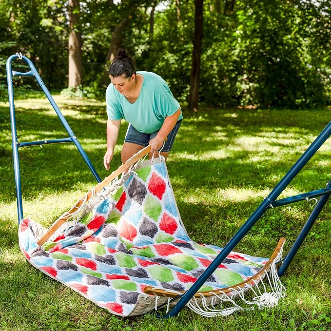 Sunnydaze Outdoor Hammock with Spreader Bar - 450-Pound Capacity Curved Spreader Bar Hammock - Multicolor Quatrefoil