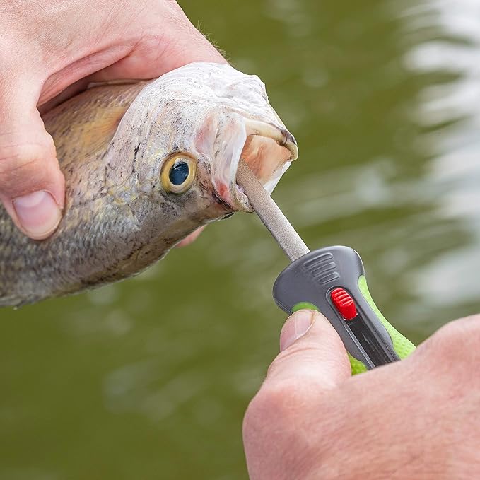 Smith’s Mr. Crappie 51195 Fish Pick and Hook Sharpener – Retractable Sharpening Rod – Diamond Hook Sharpening Groove– Fish Hook Remover – Knife Sharpener – Ergonomic Handle – Fishing Accessory